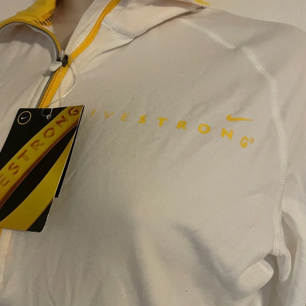 NWT‎ Nike Live Strong White Dri-FIT Long Sleeve Quarter Zip Medium Athletic